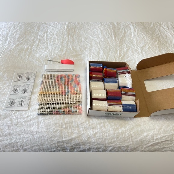 Caron Natura Latch Hook Kit | God Bless America Flag | 20 x 27 | Vintage NEW - Picture 2 of 8